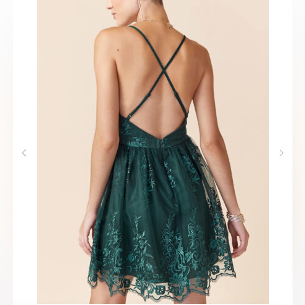 NWT Francesca’s Ellie Deep V Dress - Picture 2 of 7